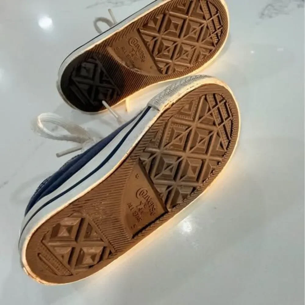 Size 5 Kids Converse All Star Great Condition